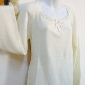 i.e. Sweater, Size M, Color: White